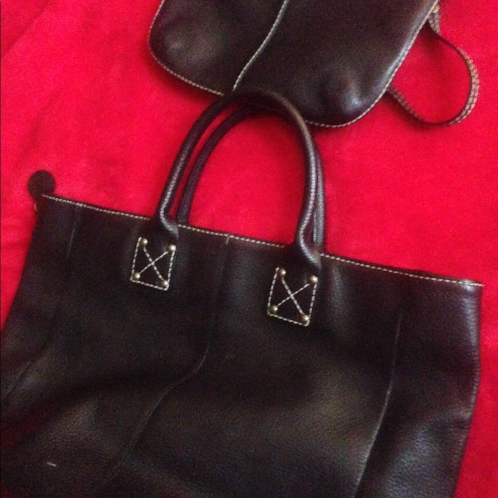 Gap leather tote/wallet all black.